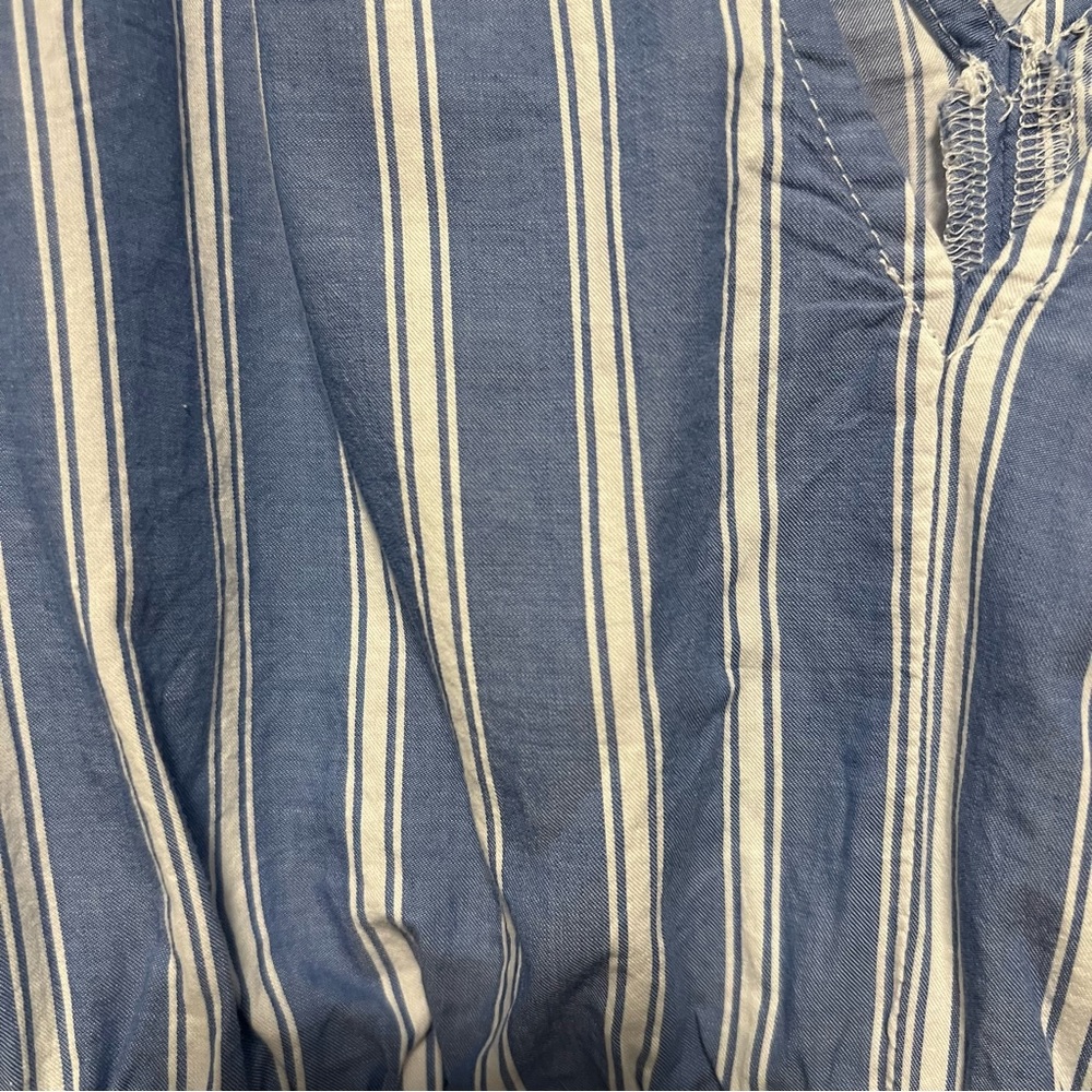 Old Navy V-Neck Tie Shoulder Smocked Tank Top Size XLarge - Picture 3 of 7